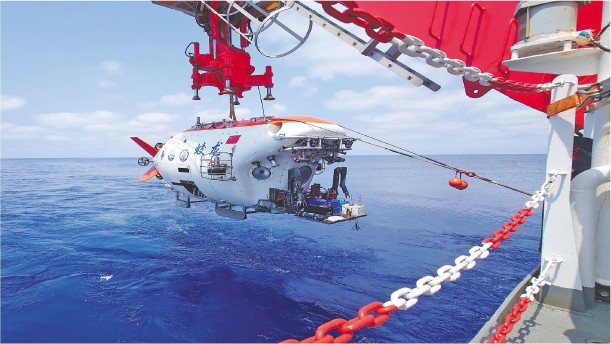 蛟龙号：把诗和科学种在海沟——关于党政祖国的朗诵经典篇目